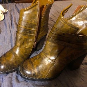 Maurices Rosalie Booties Brown Faux Leather Side Zip Ankle Boots Womens Size 10